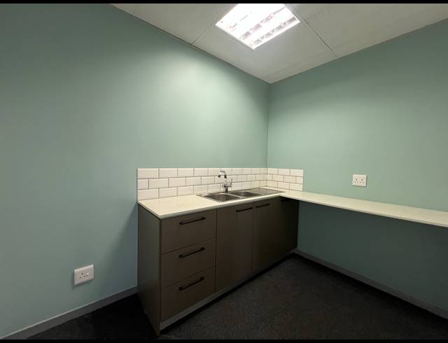 136M² OFFICE TO LET IN HYDE PARK